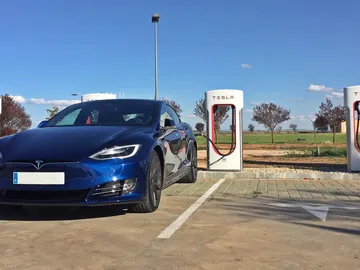 tesla-models-s-supercharger-espana-2017-01.jpg tesla-models-s-supercharger-espana-2017-01.jpg