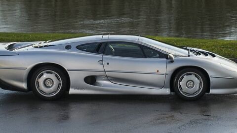 jaguar-xj220-rhd-0116-03