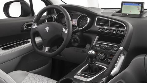 peugeot-300821