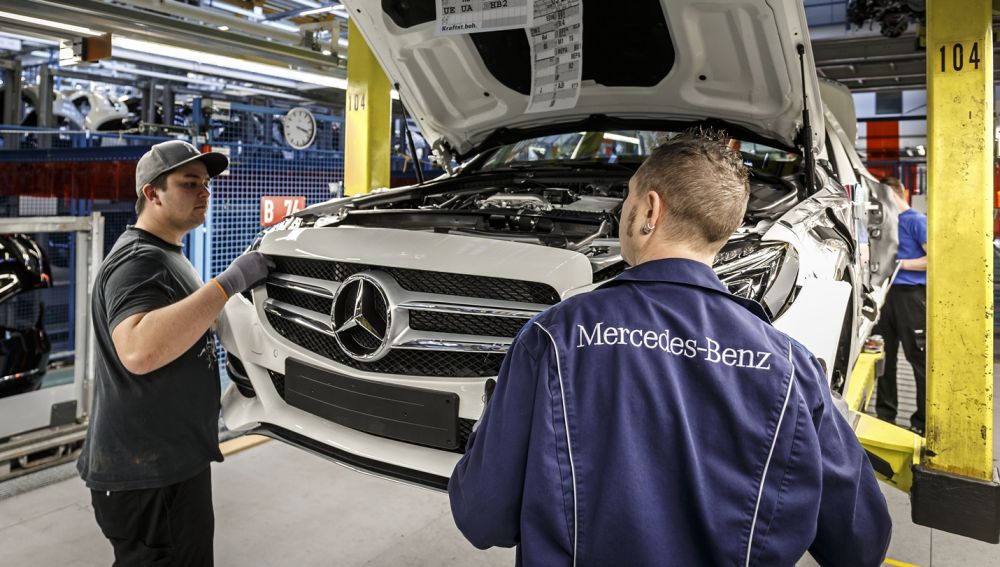 mercedes-humanos-robots-0216-01.jpg