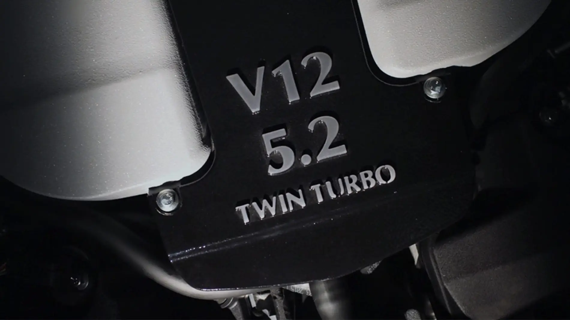 aston-martin-v12-twin-turbo-0116-00.jpg