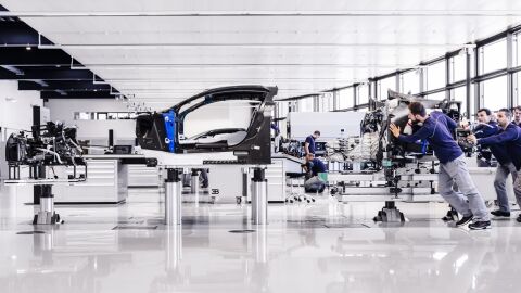 fabrica-bugatti-chiron-2017-004