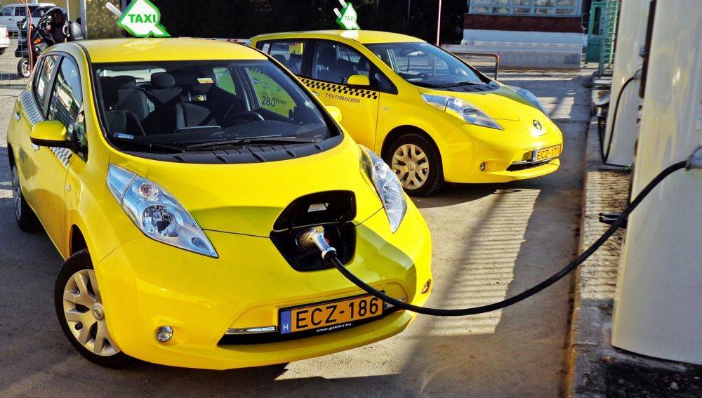 nissan-leaf-taxi-1115-139744_1_5.jpg