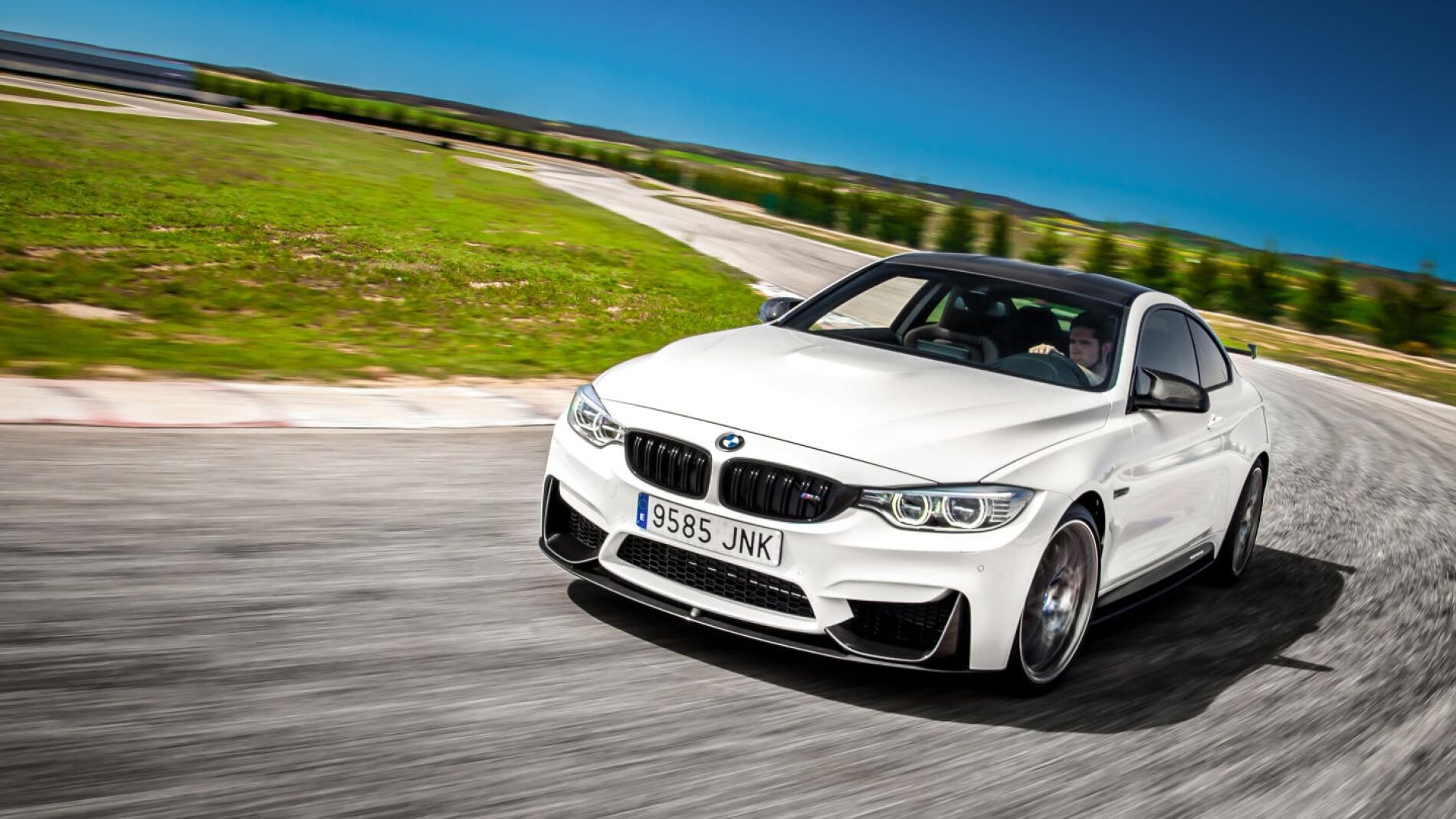 bmw-m4-cs-2016-01.jpg