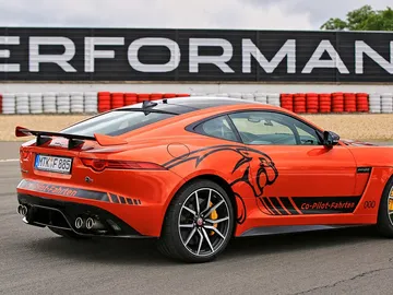 jaguar-ftype-svr-nurburgring-01.jpg jaguar-ftype-svr-nurburgring-01.jpg