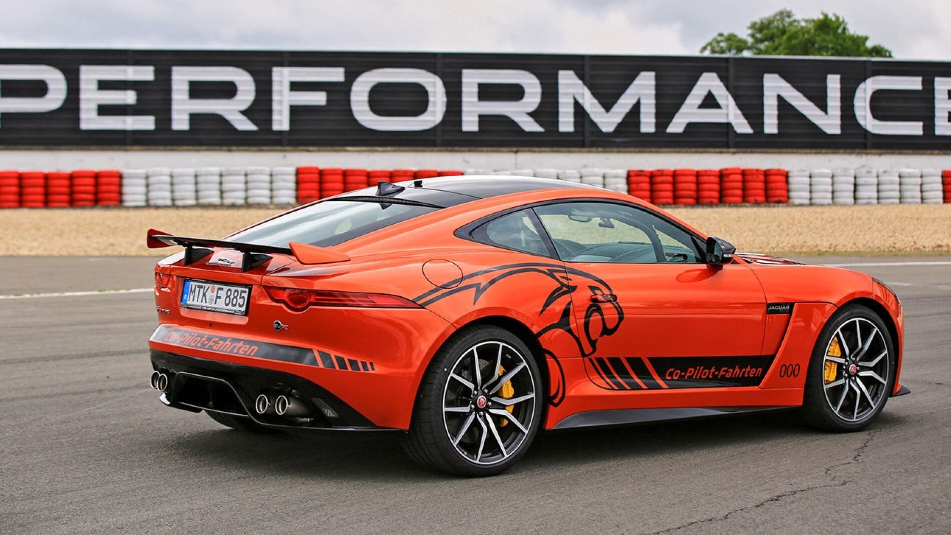 jaguar-ftype-svr-nurburgring-01.jpg