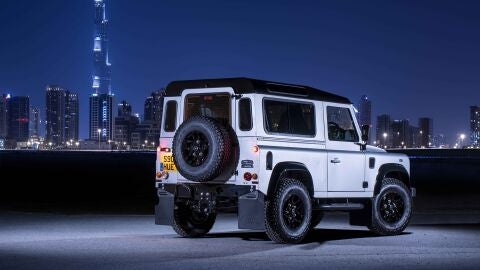 land-rover-defender-2millones-101115-03