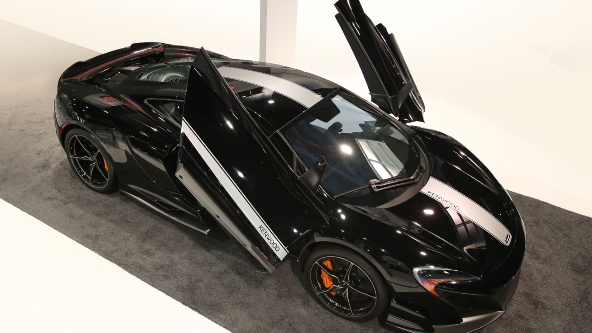 mclaren-675lt-jvckenwood-0116-03.jpg