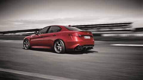 alfa-romeo-giulia-qv-101115-03