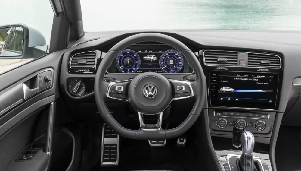 volkswagen-golf-gte-2017-interior.330801.jpg