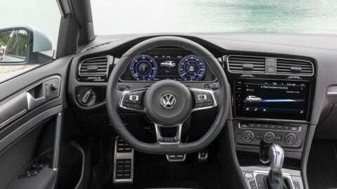 volkswagen-golf-gte-2017-interior.330801