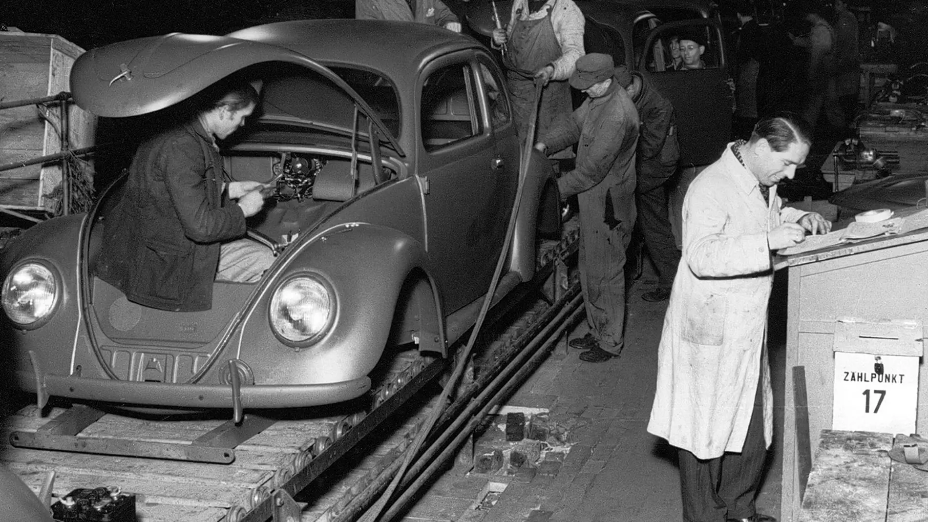 70-anos-volkswagen-beetle-1215-01.jpg
