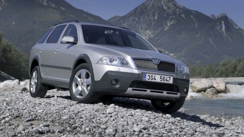 Skoda-Octavia_Scout_2007-00