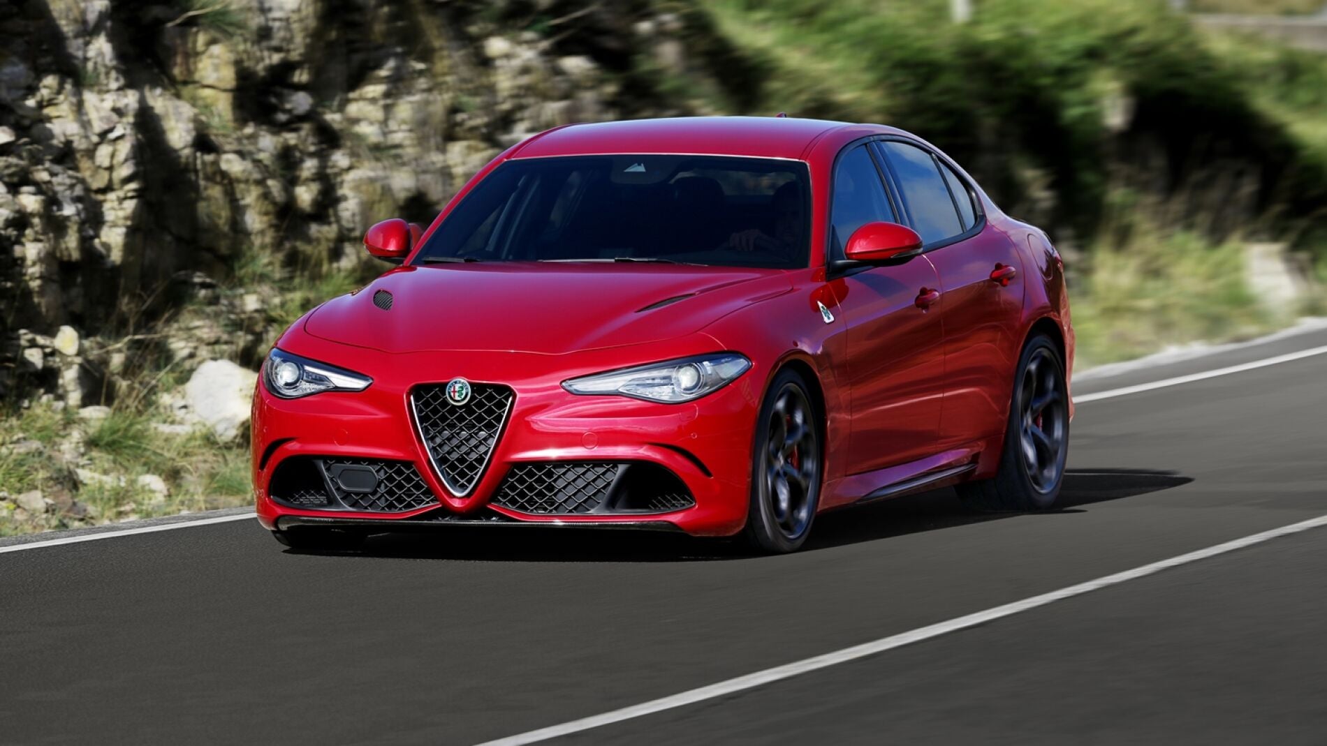 alfa-romeo-giulia-qv-101115-02.jpg