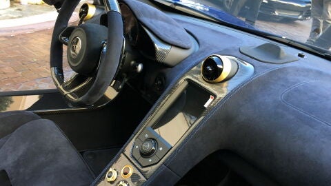 McLaren 675LT Spider MSO Carbon Series_más caro_interior