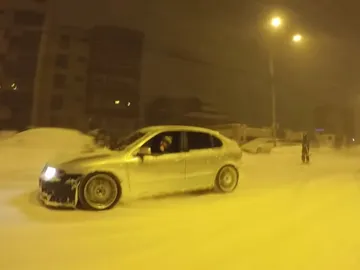 esqu%C3%AD-derrapes-en-la-nieve_Bucarest.jpg esqu%C3%AD-derrapes-en-la-nieve_Bucarest.jpg