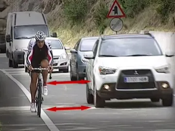 Adelantamiento-a-ciclistas.jpg Adelantamiento-a-ciclistas.jpg