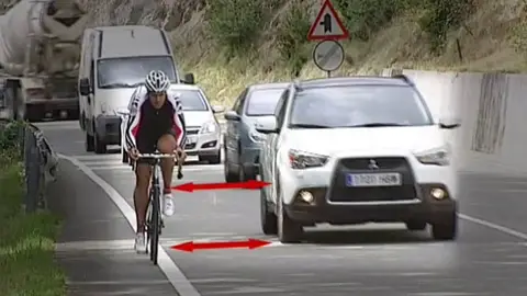 Adelantamiento-a-ciclistas.jpg Adelantamiento a ciclistas