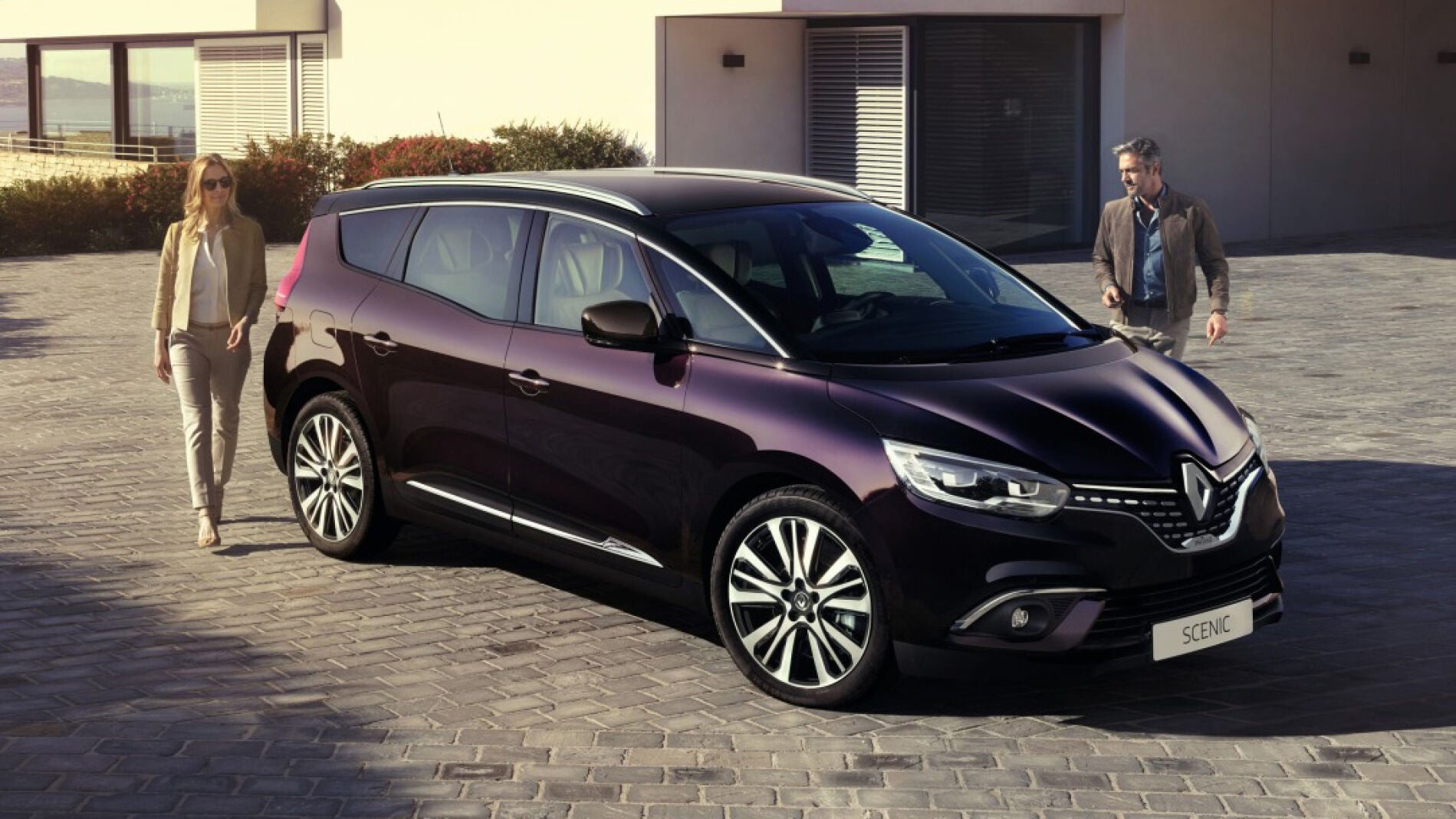0renault-scenic-initiale-paris5.jpg