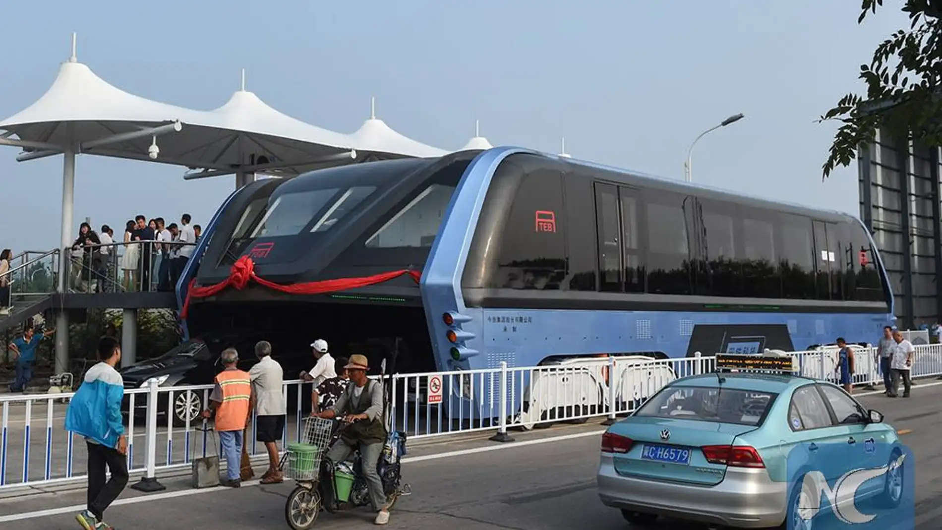 transit-elevated-bus-china-2016-01.jpg