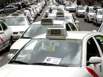 taxis.jpg taxis.jpg