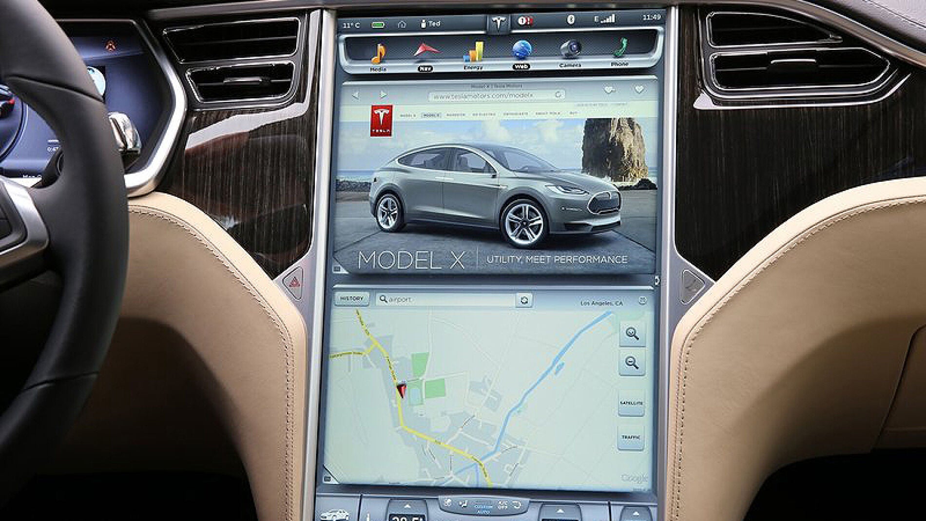 Tesla-Model_S-2013-pantalla1.jpg