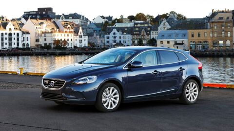 Volvo_V40