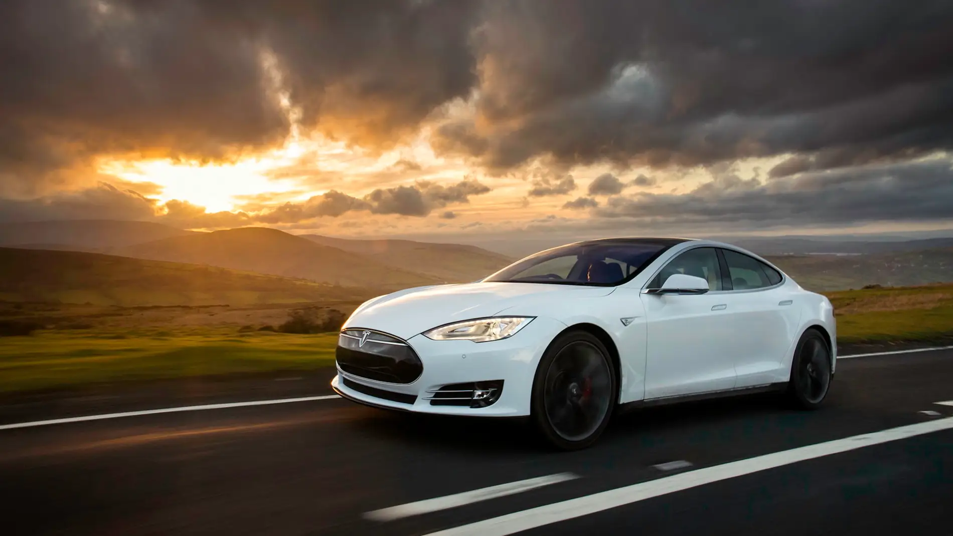 Tesla-Model-S-2016-01.jpg