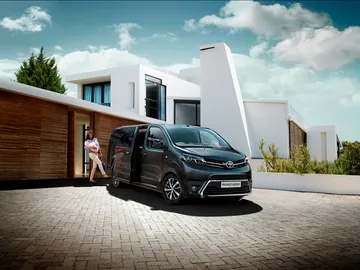 Toyota-Proace-Verso-VIP-2.jpg Toyota-Proace-Verso-VIP-2.jpg