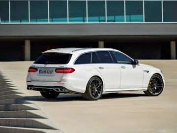 Mercedes-AMG-E-63-4MATIC-Estate-17.jpg Mercedes-AMG-E-63-4MATIC-Estate-17.jpg