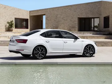 skoda-superb-0517-01.jpg skoda-superb-0517-01.jpg