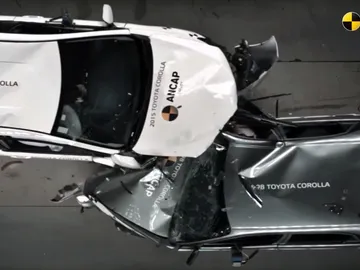 crash-test-corolla-98-auris-2015-0517-01.jpg crash-test-corolla-98-auris-2015-0517-01.jpg