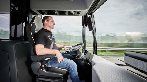 mercedes-autobus-autonomo-2016-02
