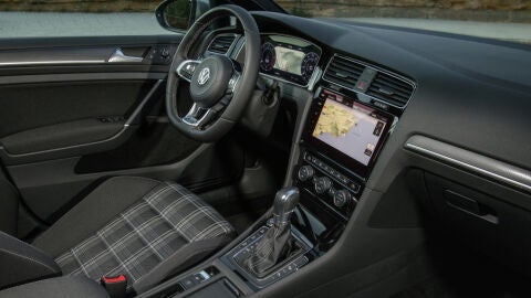 volkswagen_golf_gtd_variant_26