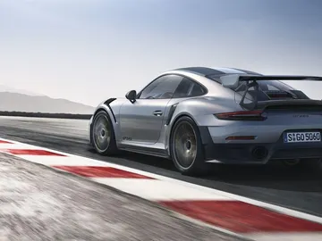 porsche-911-gt2-rs-0617-003.jpg porsche-911-gt2-rs-0617-003.jpg