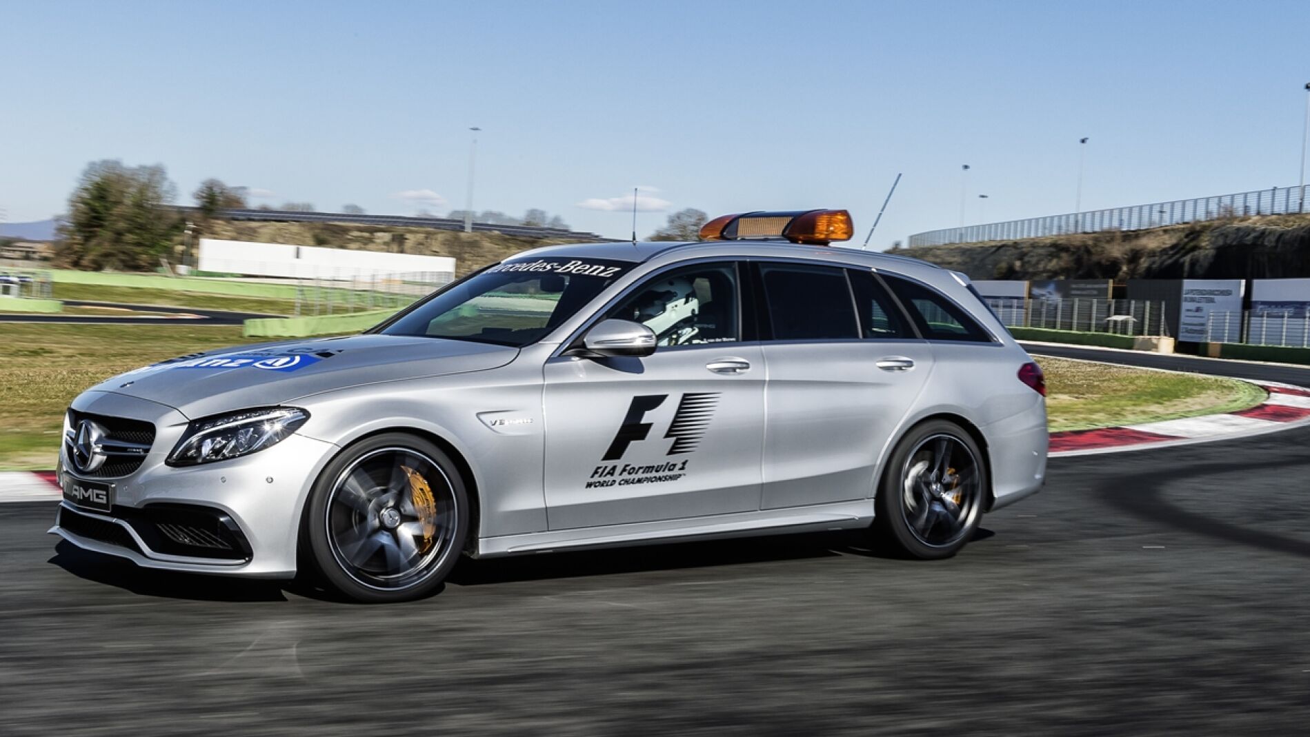 medical-car-f1-2017-02.jpg