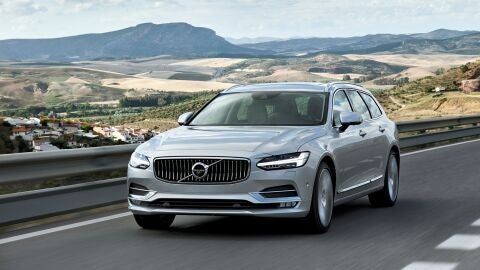 New Volvo V90 location driving