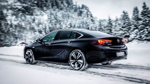 Opel_Insignia_7460_LR