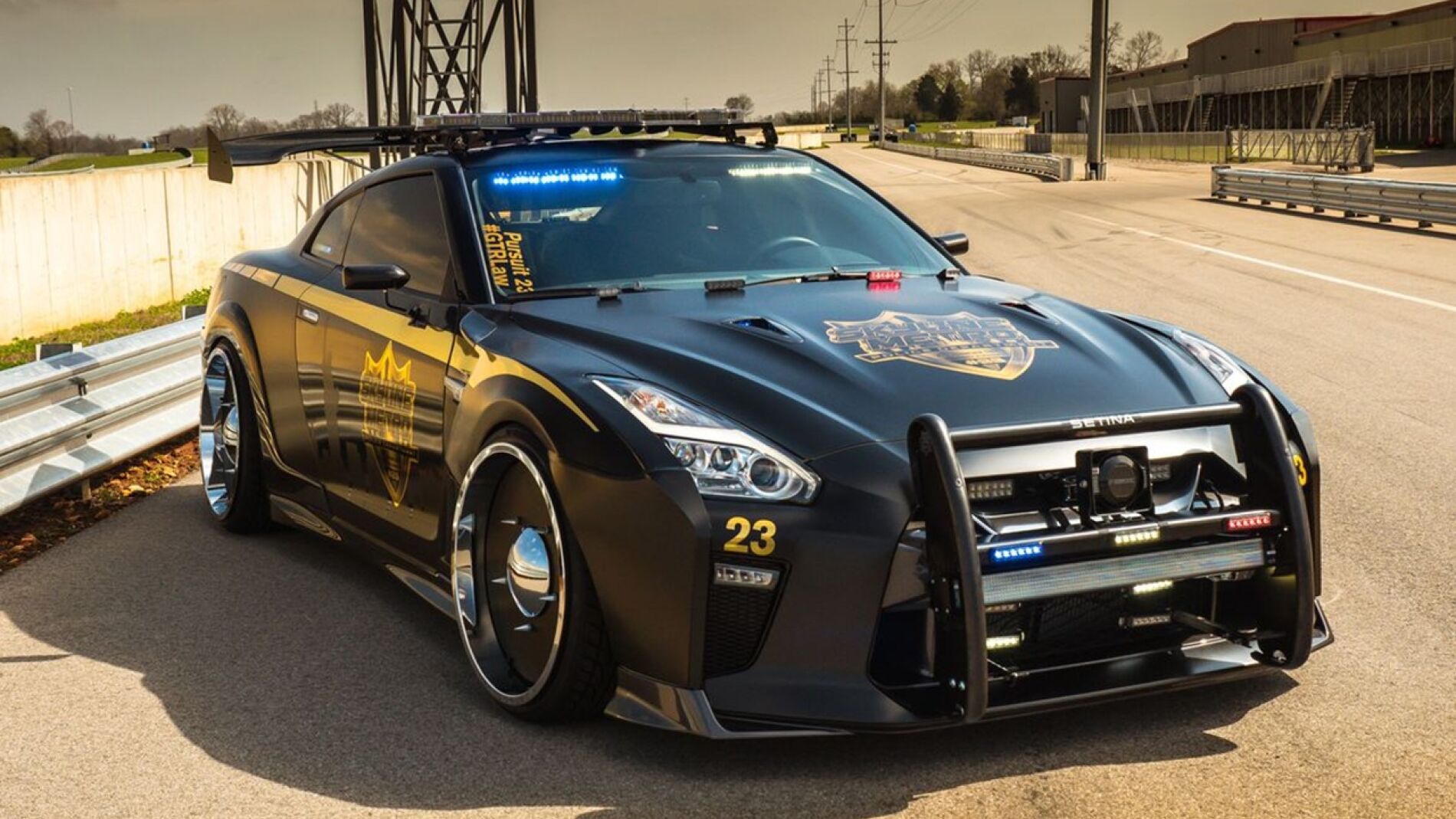 nissan-gt-r-coche-policia-0417-001.jpg