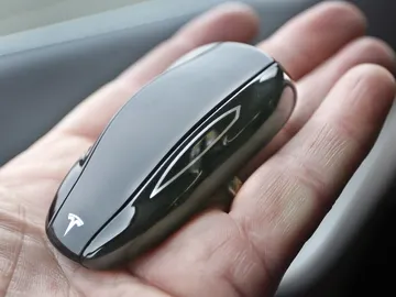llave-mando-tesla-2016-01.jpg llave-mando-tesla-2016-01.jpg