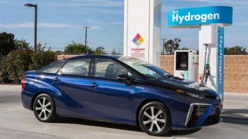 Toyota-Mirai_hidrogenera.jpg