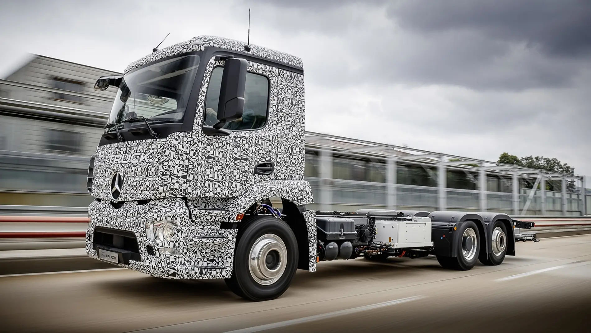 Mercedes-urban-e-truck-camion-electrico-2016-01.jpg