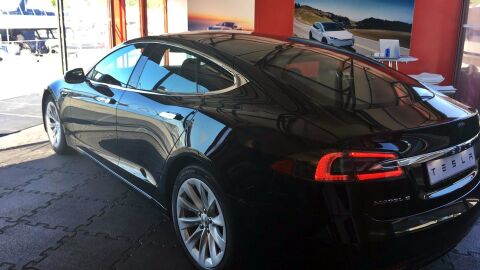 tesla-pop-up-store-barcelona-0517001