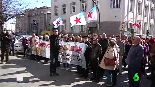 Los pensionistas gallegos salen a la calle contra la "precariedad" Los pensionistas gallegos salen a la calle contra la "precariedad"