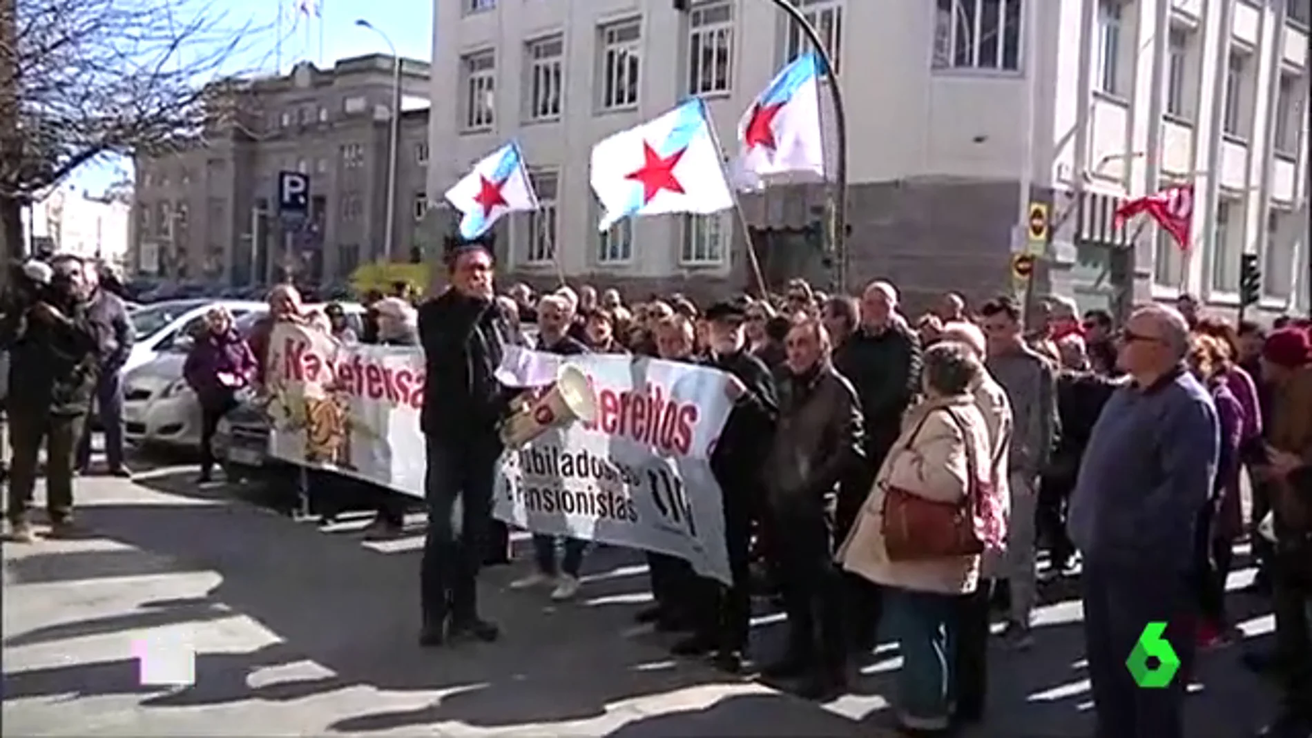 Los pensionistas gallegos salen a la calle contra la "precariedad"