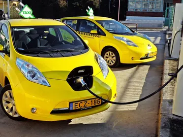 nissan-leaf-taxi-1115-139744_1_5.jpg nissan-leaf-taxi-1115-139744_1_5.jpg