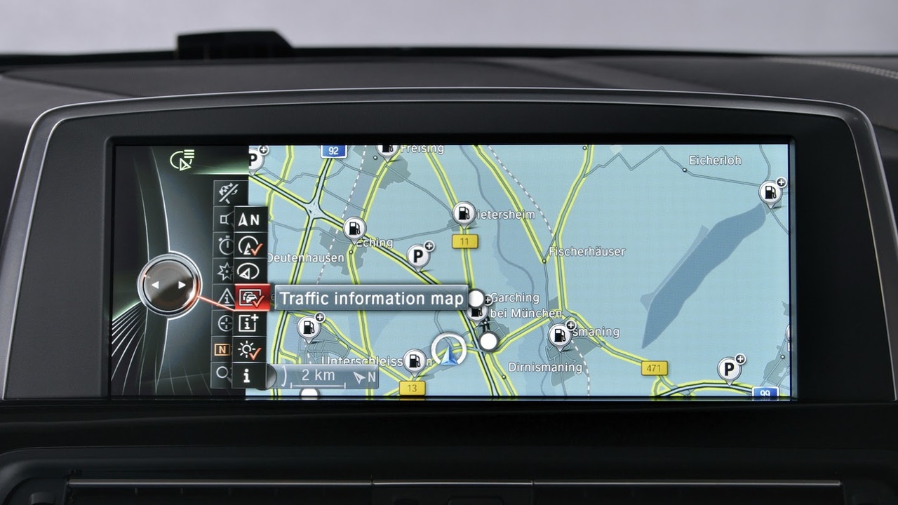 Según la DGT, así es como se tiene que colocar el GPS en el coche para que  no te multen