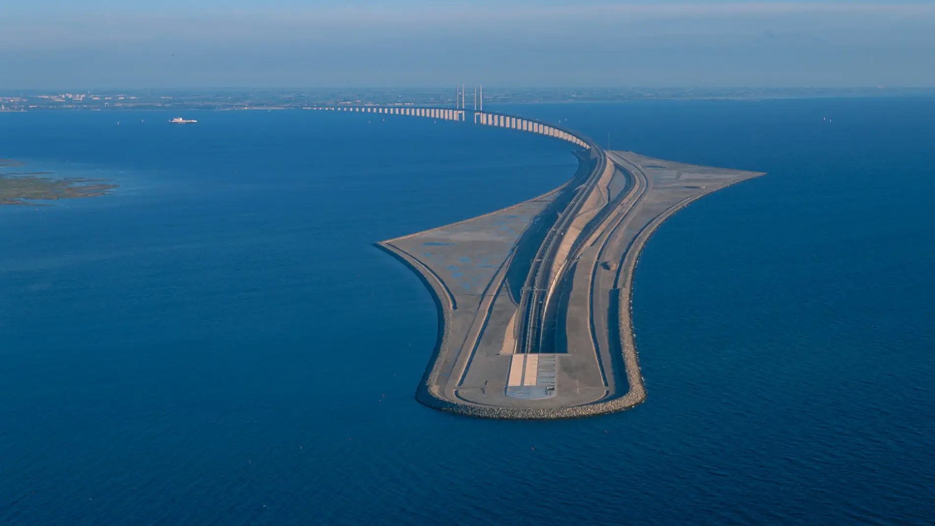 tunnel-bridge-oresund-link-artificial-island-sweden-denmark-fb.jpg