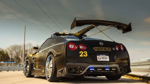 nissan-gt-r-coche-policia-0417-003