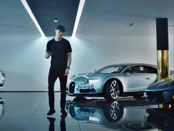 Bugatti-Chiron-cristiano-ronaldo-2017-01.jpg Bugatti-Chiron-cristiano-ronaldo-2017-01.jpg